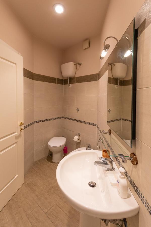 Vercelli Guest House Near San Giovanni Rome Buitenkant foto