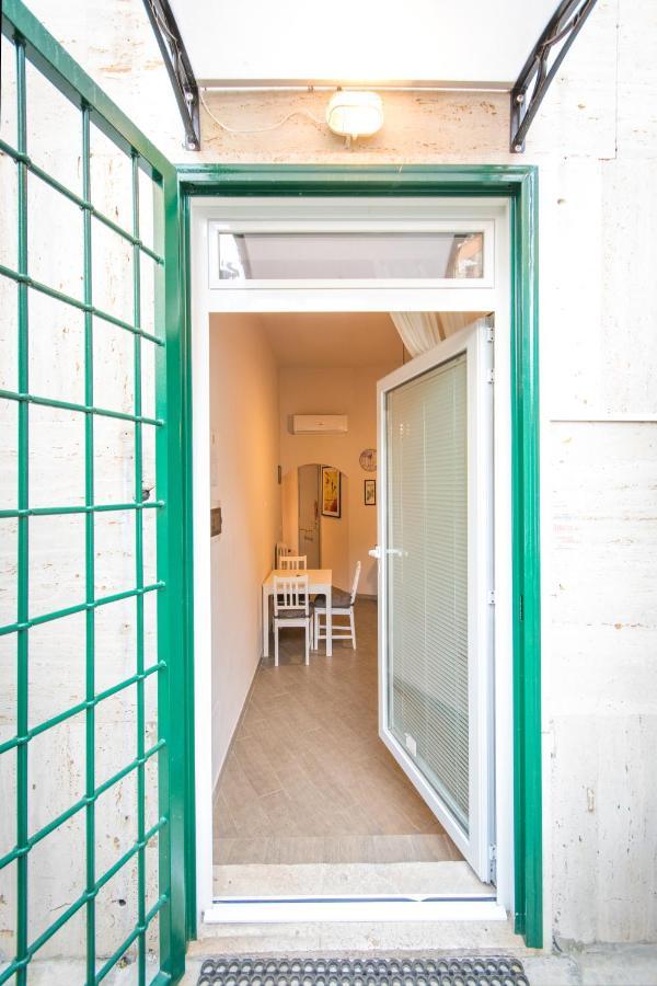 Vercelli Guest House Near San Giovanni Rome Buitenkant foto