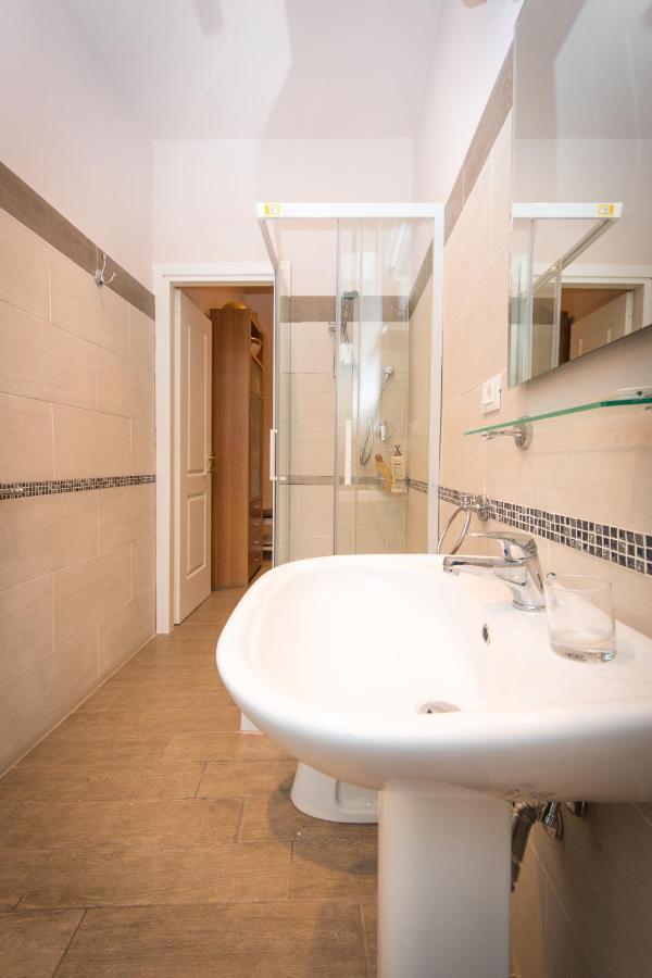 Vercelli Guest House Near San Giovanni Rome Buitenkant foto